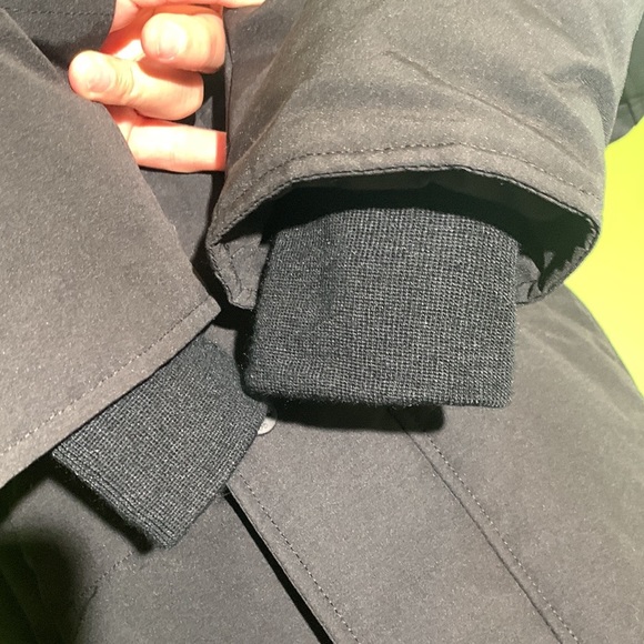 Canada Goose Wyndham Parka with Hood Trim - Picture 7 of 17